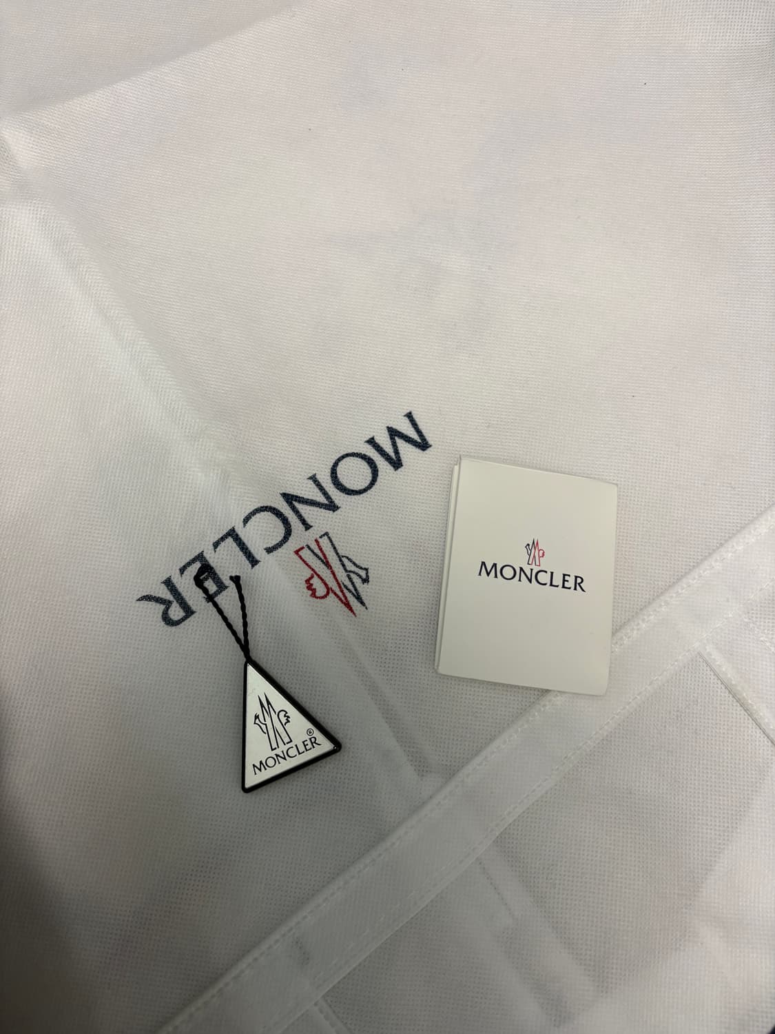 몽클레어 패딩 마야 24FW 4사이즈 새상품급 제품 판매 상품이미지3