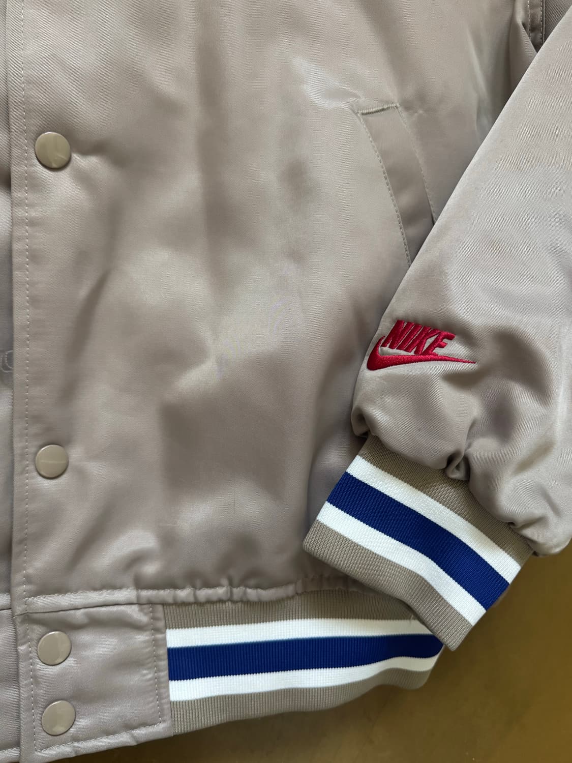 나이키 덕아웃 루즈 사틴 바시티 자켓 L 상품이미지2