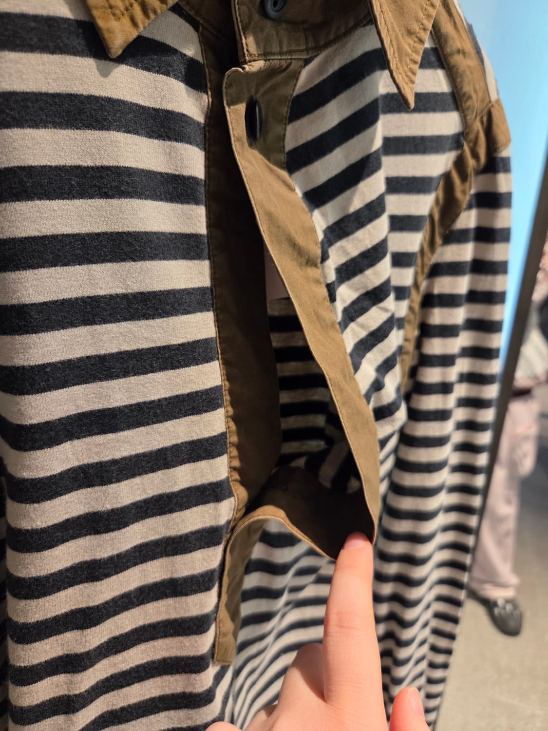 비비안웨스트우드 카키배색 스트라이프 롱슬리브💯 상품이미지3