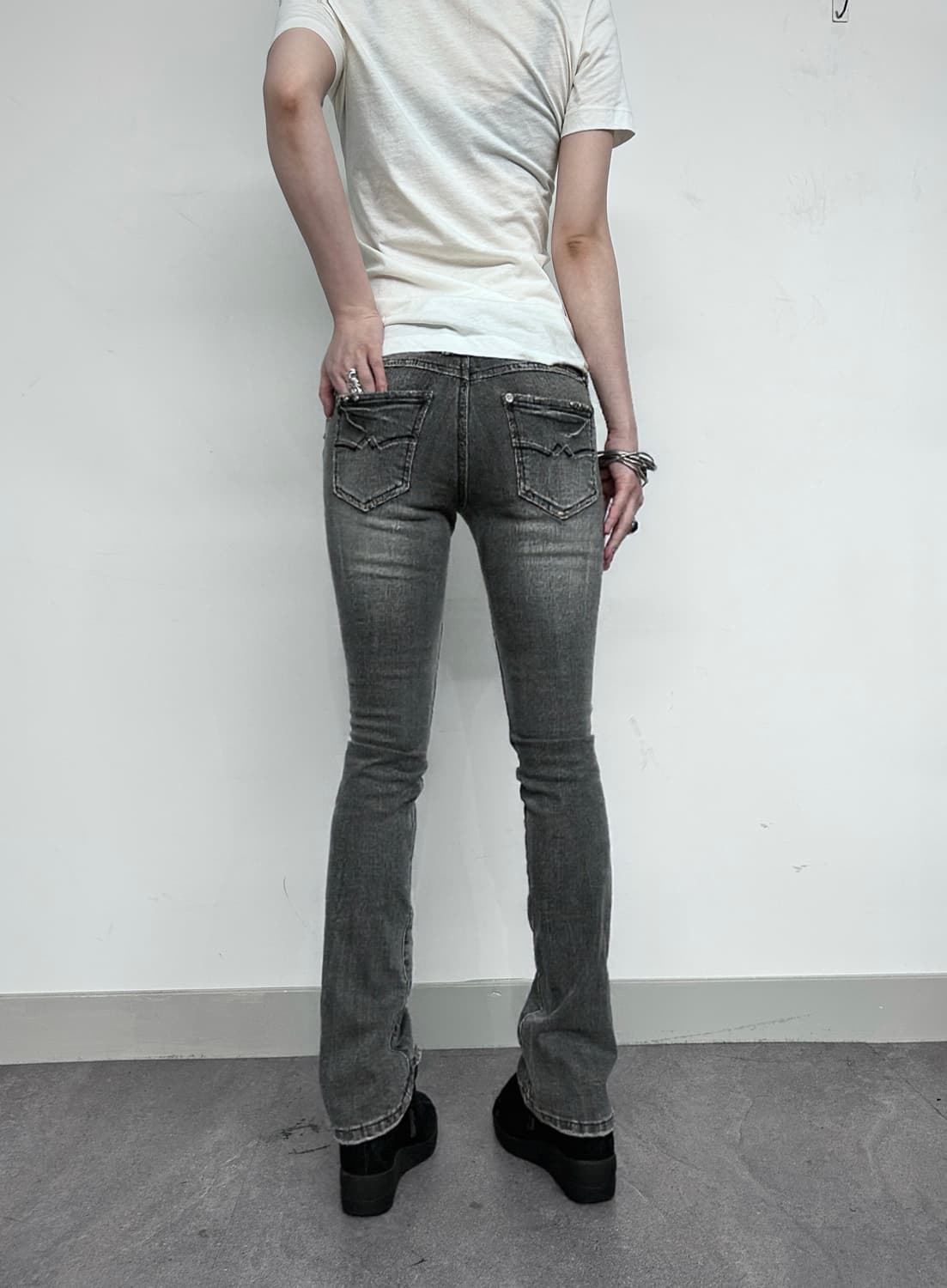 Light Grey Studded Flare Low-rise Jeans 상품이미지3