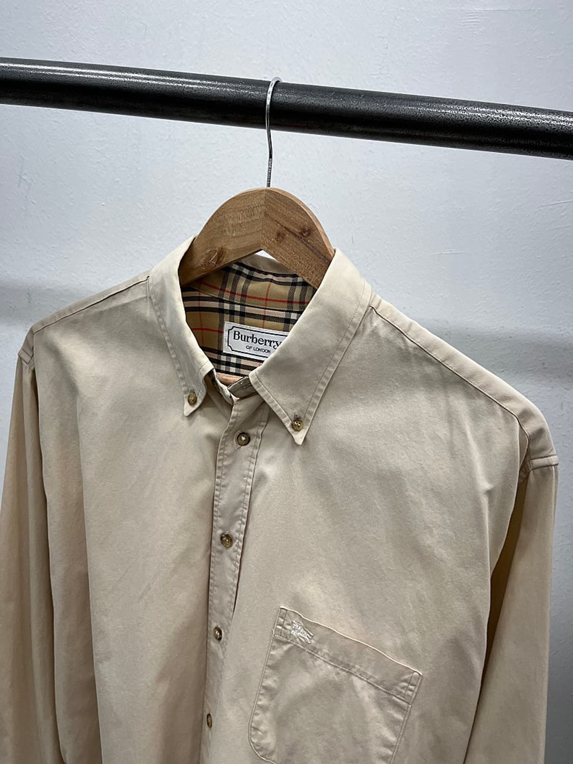 105-110) 버버리 소매체크 베이지셔츠 
 상품이미지4