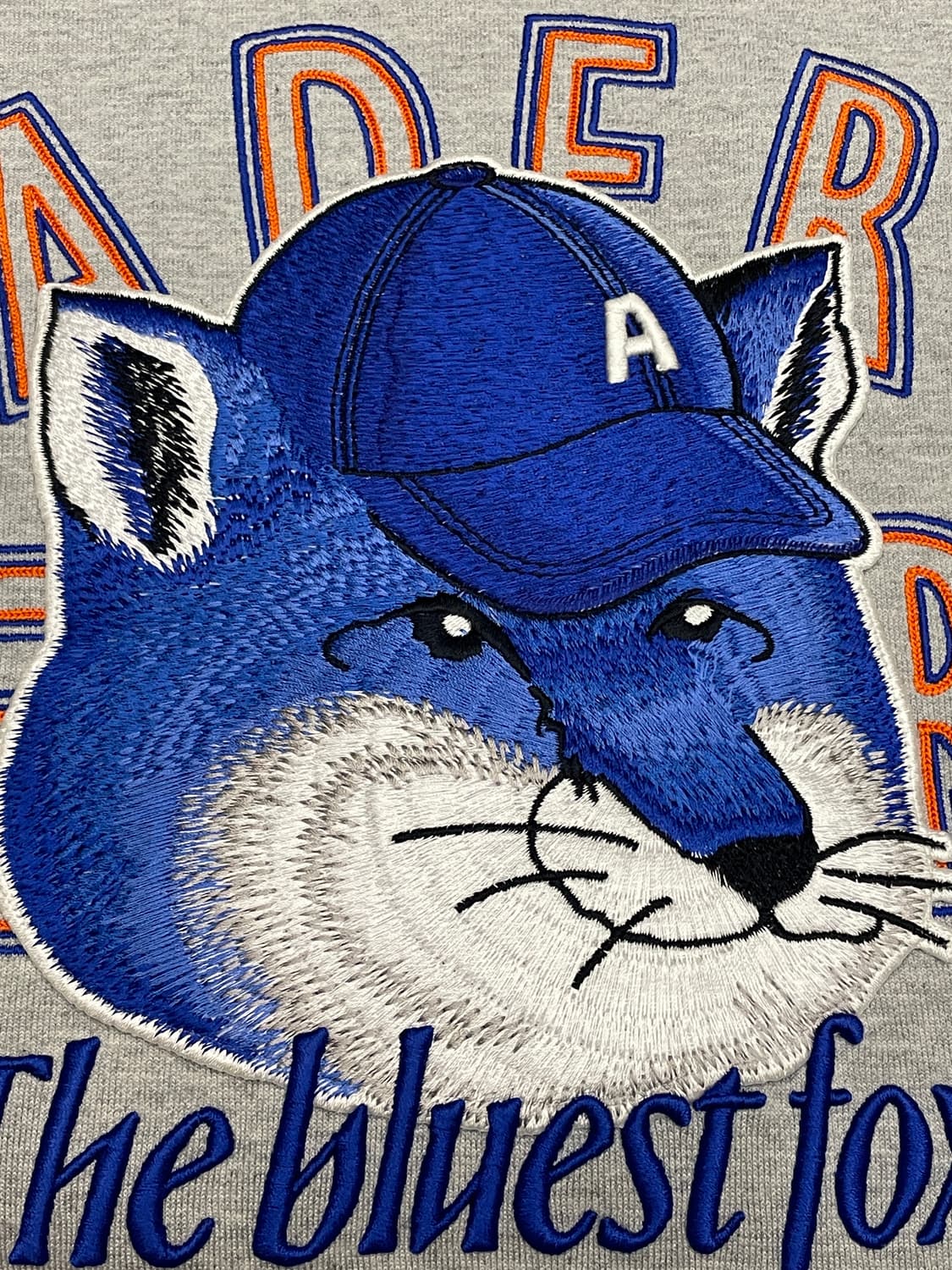 아더에러 메종키츠네 더 블루이스트 스웻셔츠 맨투맨 상품이미지3