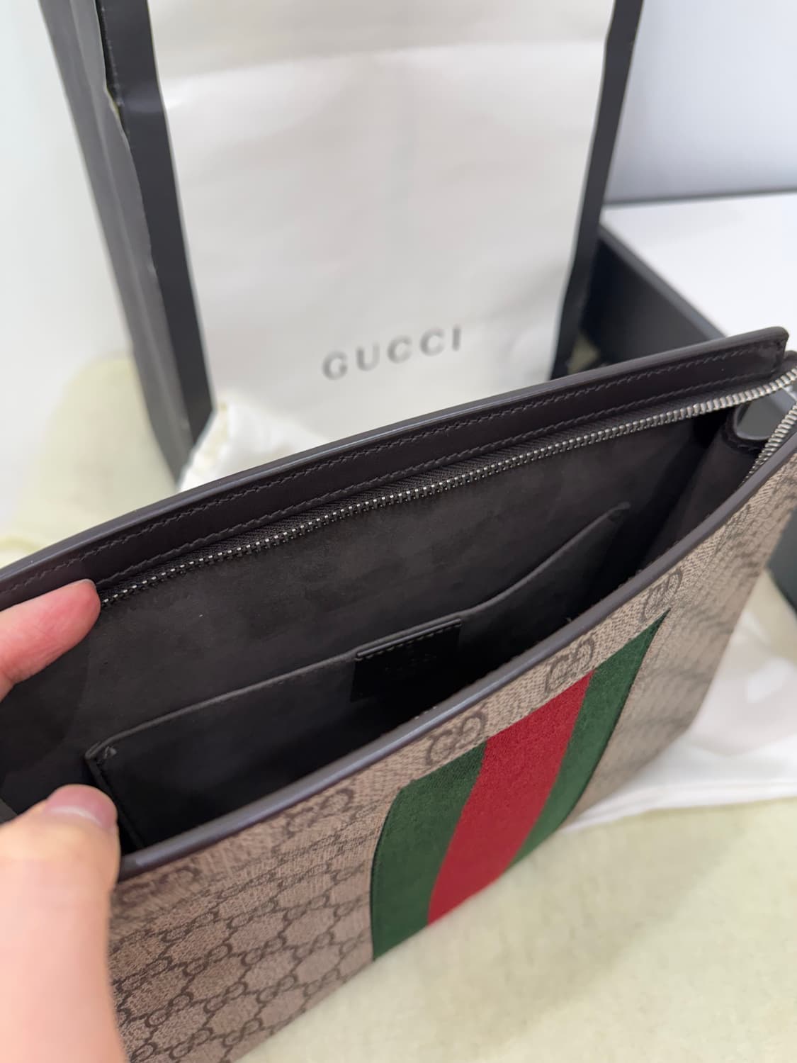 구찌 GG 수프림 웹 클러치 상품이미지7