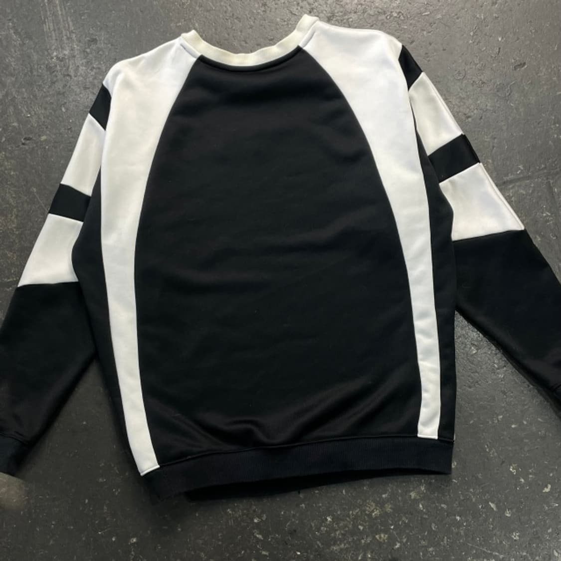 100 아디다스 이큅먼트 맨투맨  상품이미지5