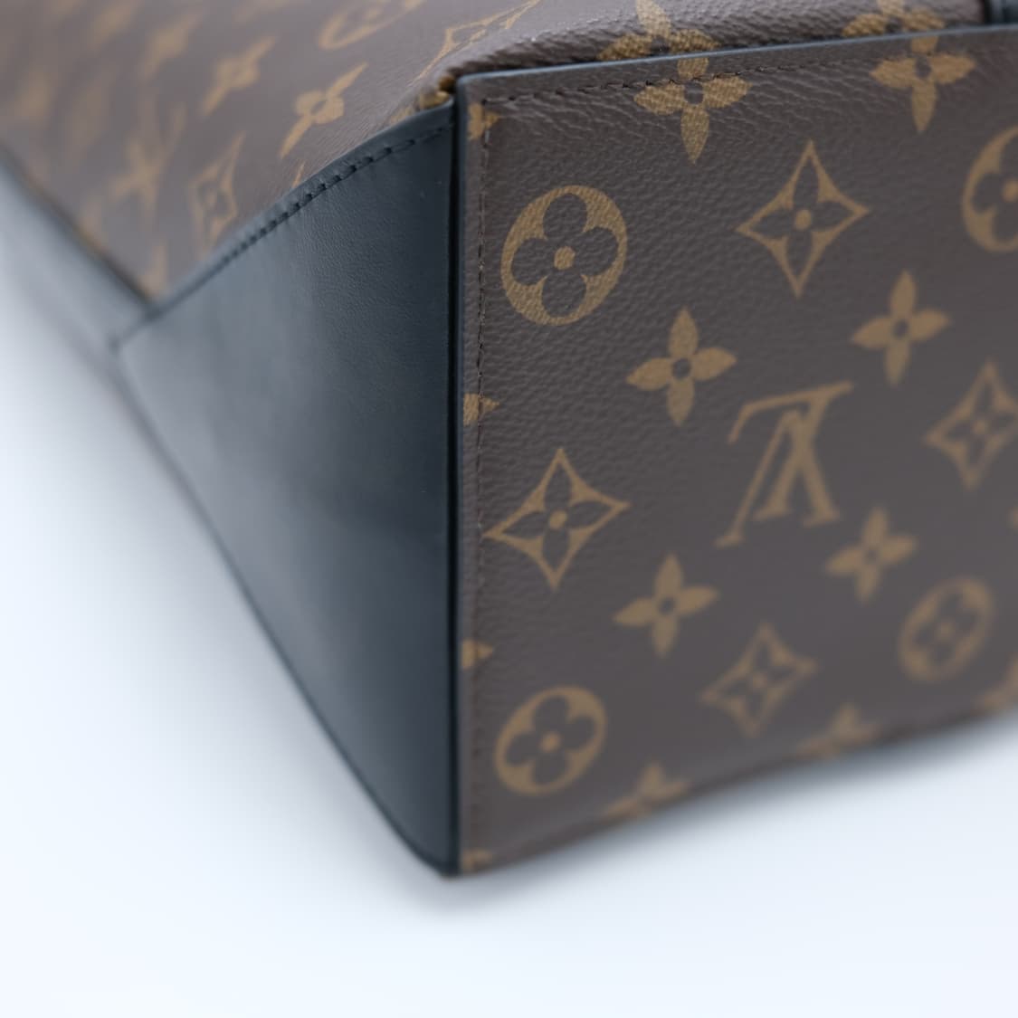 루이비통 모노그램 마카사르 위켄드 토트백 PM 사이즈 상품이미지10