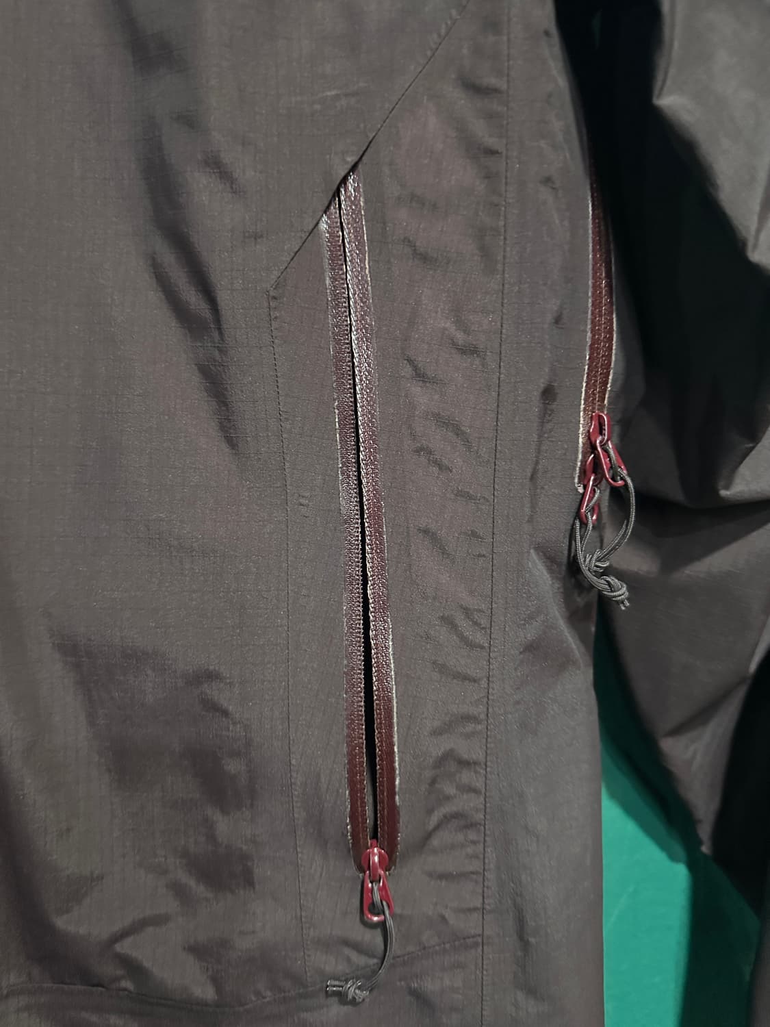 아크테릭스 매장판 팩라이트 고어텍스 바람막이 브라운S 상품이미지5