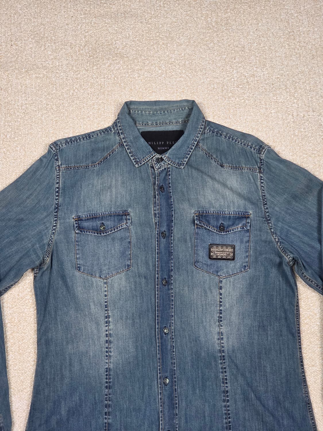 [필립플레인] 스컬 스터드 로고 패치 데님 셔츠 | 00268 상품이미지2