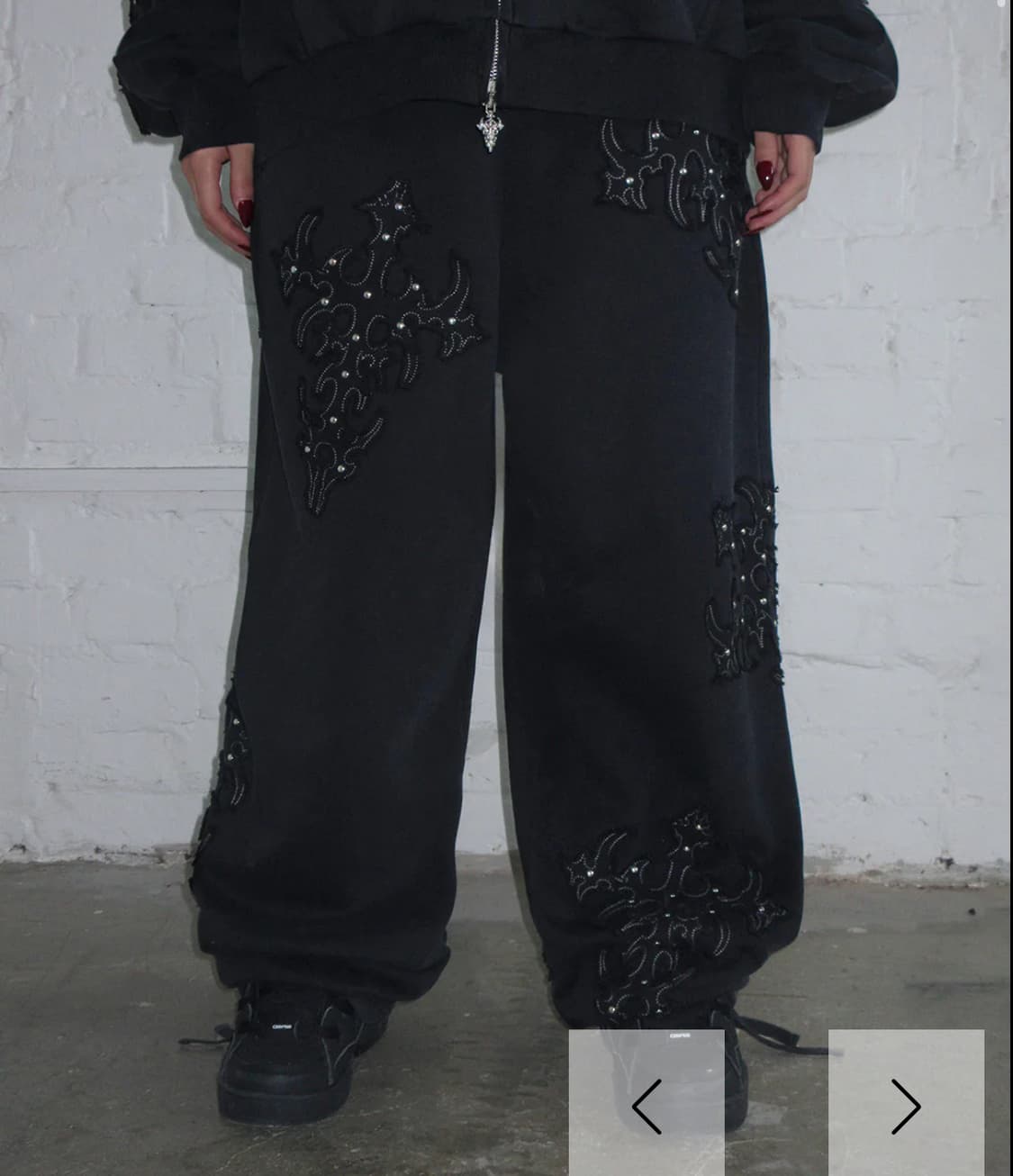SINNER STUDDED OVERSIZED SWEATPANTS BLAC 상품이미지1