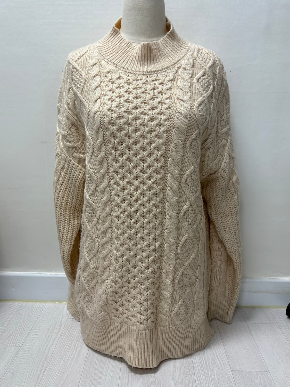 어스뮤직 니트 상품이미지1