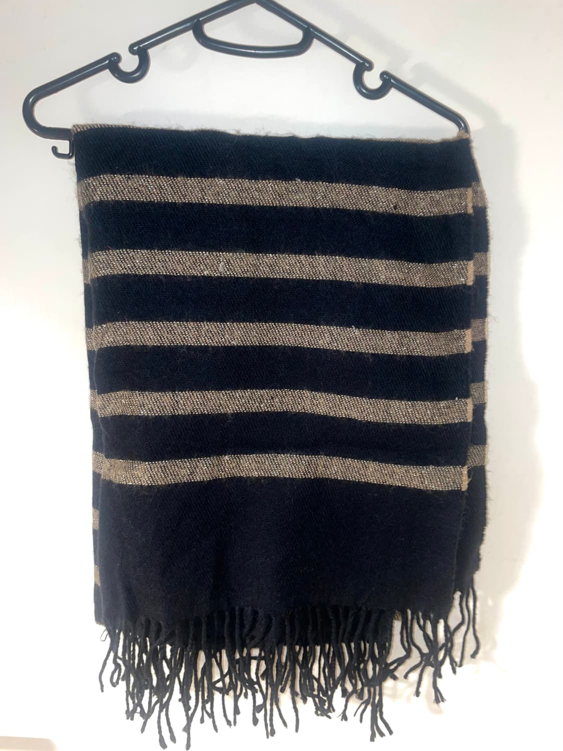 골드x블랙 스트라이프 머플러 상품이미지3