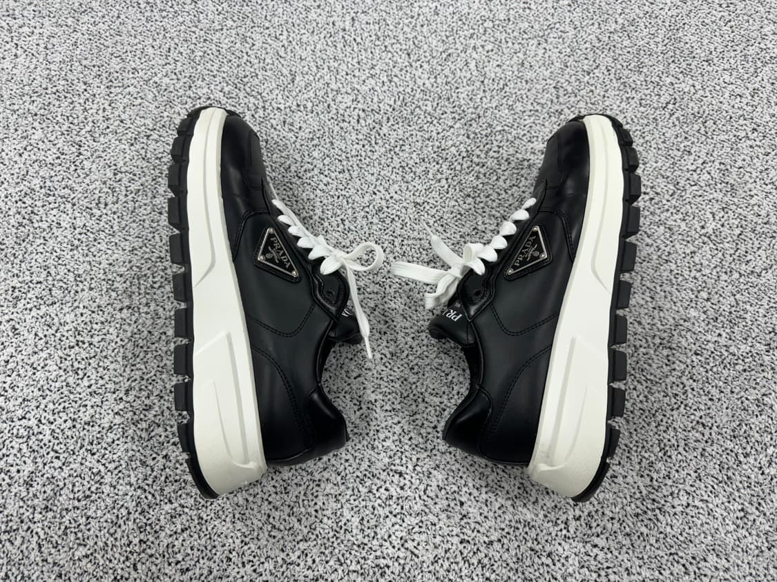 [새상품급] 프라다 프락스 삼각로고 레더 스니커즈 상품이미지3