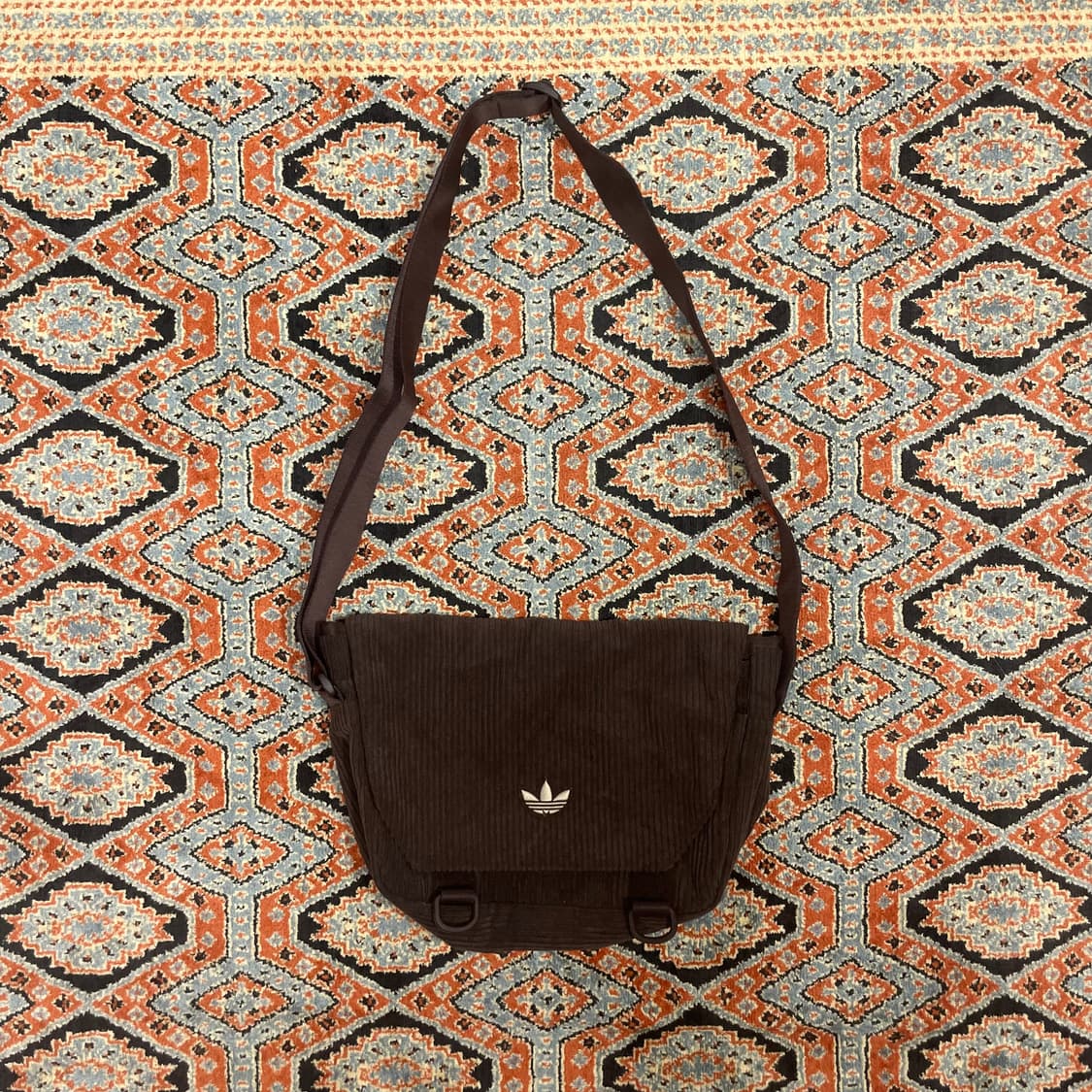 아디다스 오리지널 브라운 골덴 코듀로이 크로스백  상품이미지1