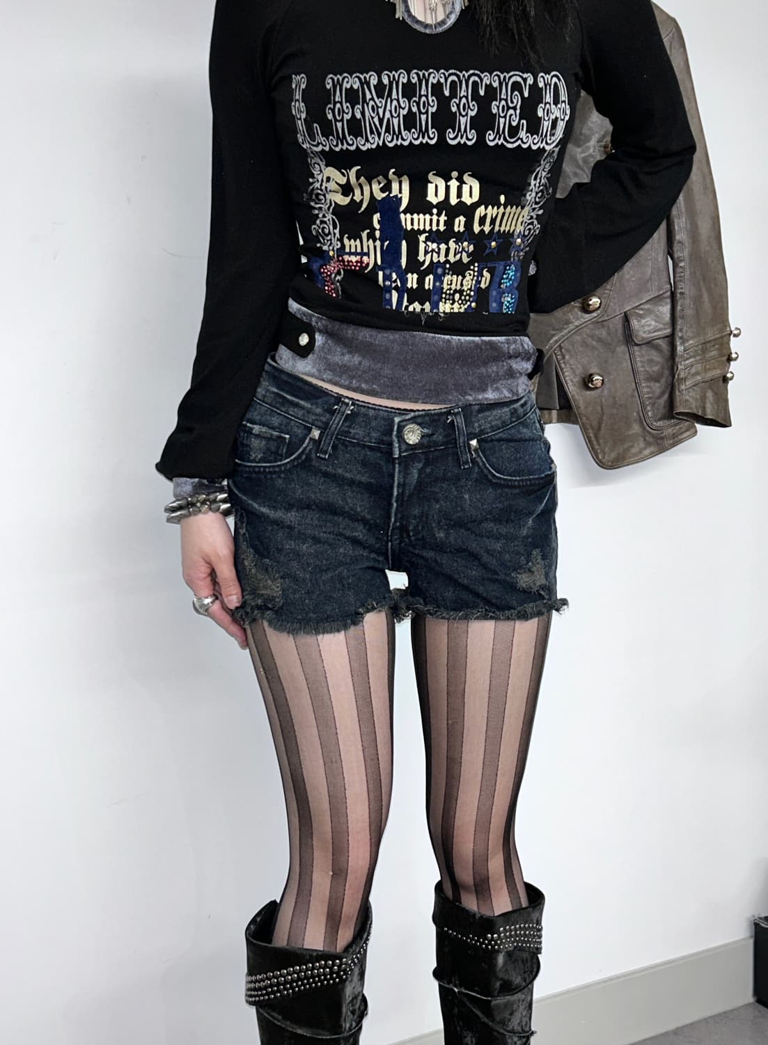 스터드 디스트레스드 블랙 데님 쇼츠 상품이미지1