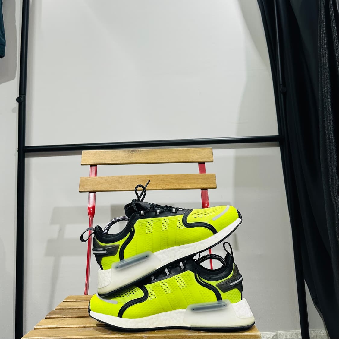 아디다스 NMD_V3 '솔라 상품이미지7