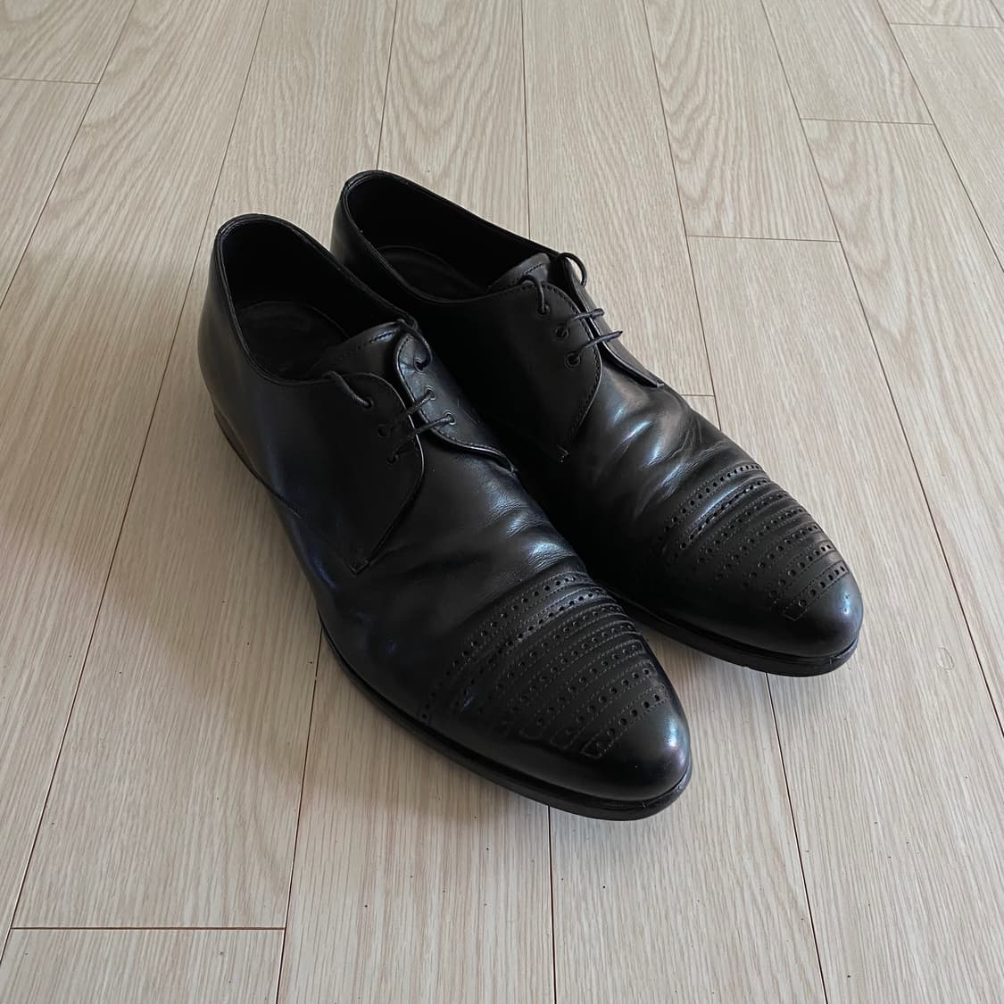 [270] 프라다 메인라인 펀칭 더비슈즈 블랙 상품이미지1