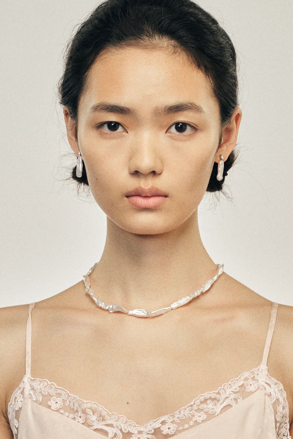시몬로샤 25fw 스테이크 펄 크리스탈 귀걸이 상품이미지2