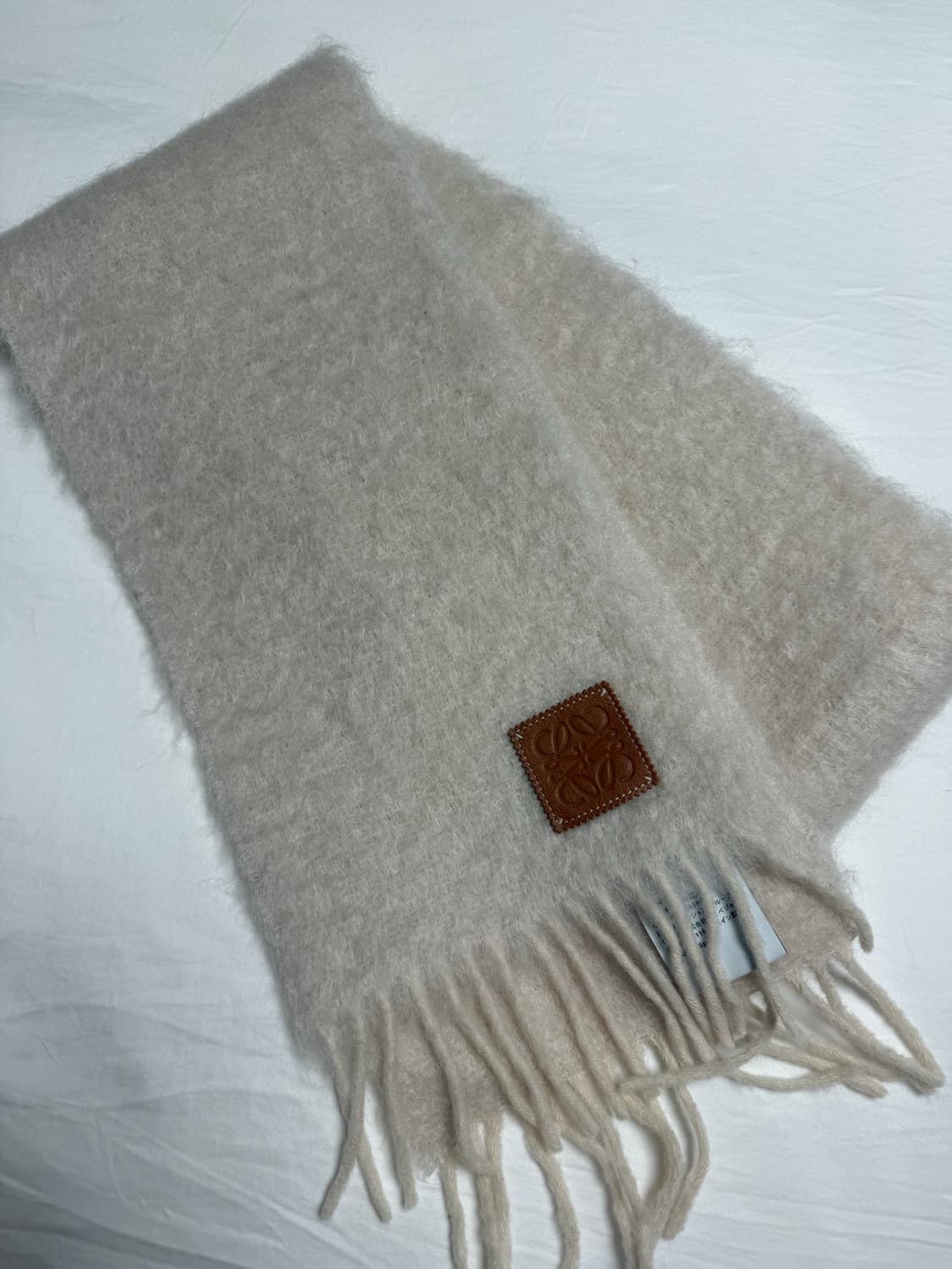 로에베 모헤어 머플러 화이트  상품이미지1