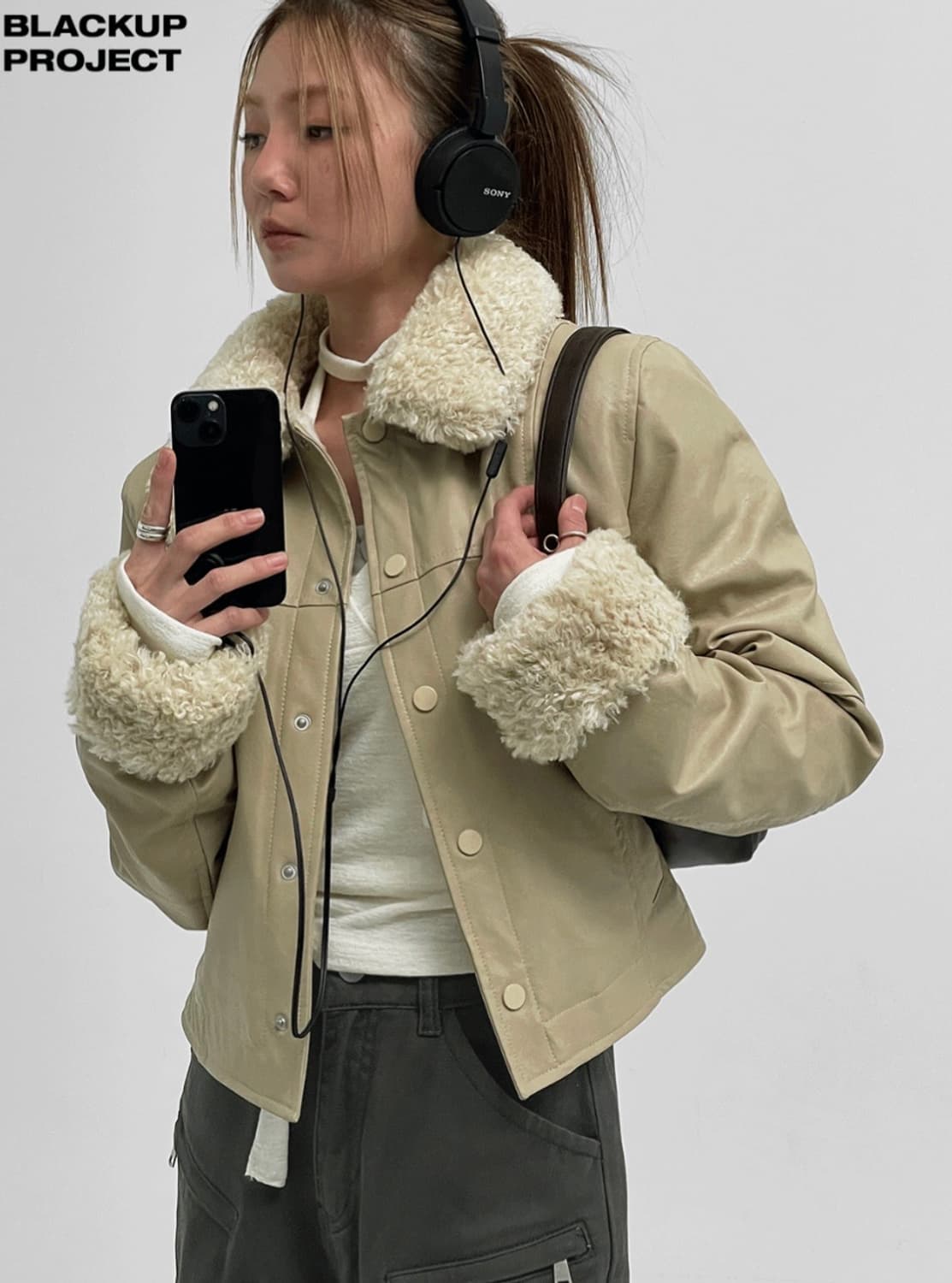 블랙업 베이지 레더 무스탕 상품이미지1