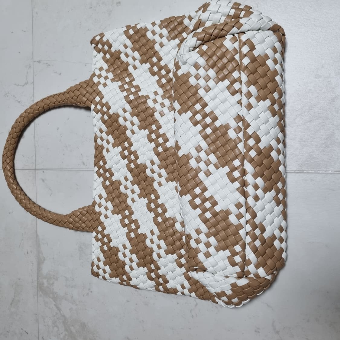 라탄 짜임 토트백 브라운/화이트 상품이미지3
