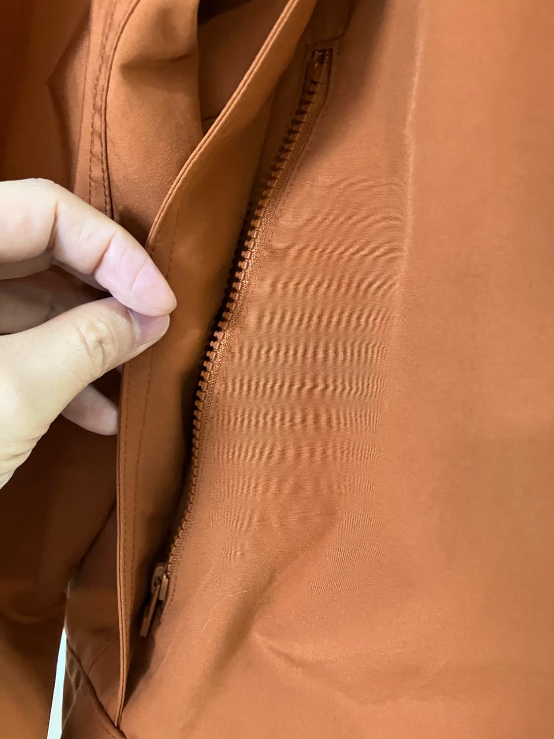 유니클로 브릭오렌지 바람막이 상품이미지8