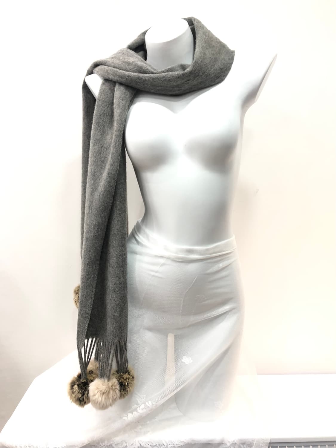 gray pom-pom wool muffler 상품이미지2