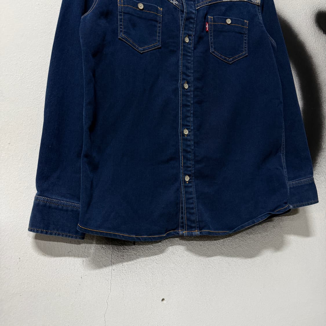 리바이스 오리지널 웨스턴 패턴 디테일 더블포켓 데님 셔츠 상품이미지4