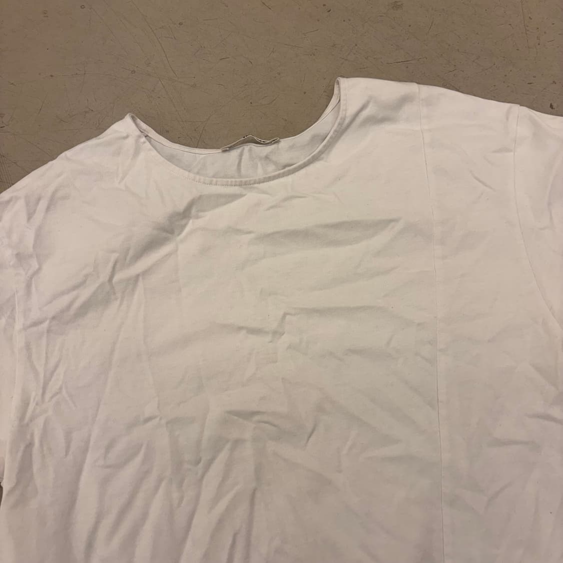 인사일런스 스티치 화이트 반팔티 상품이미지2