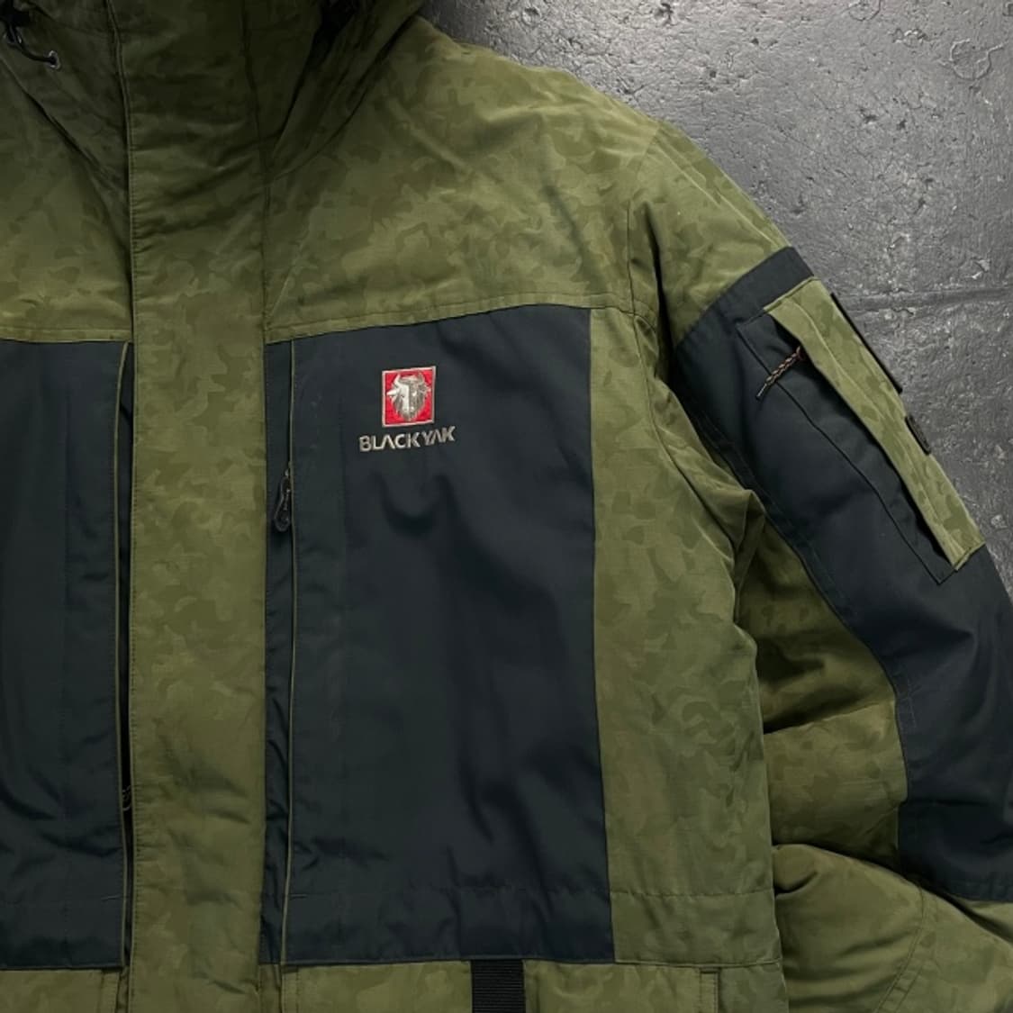 100 블랙야크 익스트림 피크 라쿤 패딩  상품이미지2