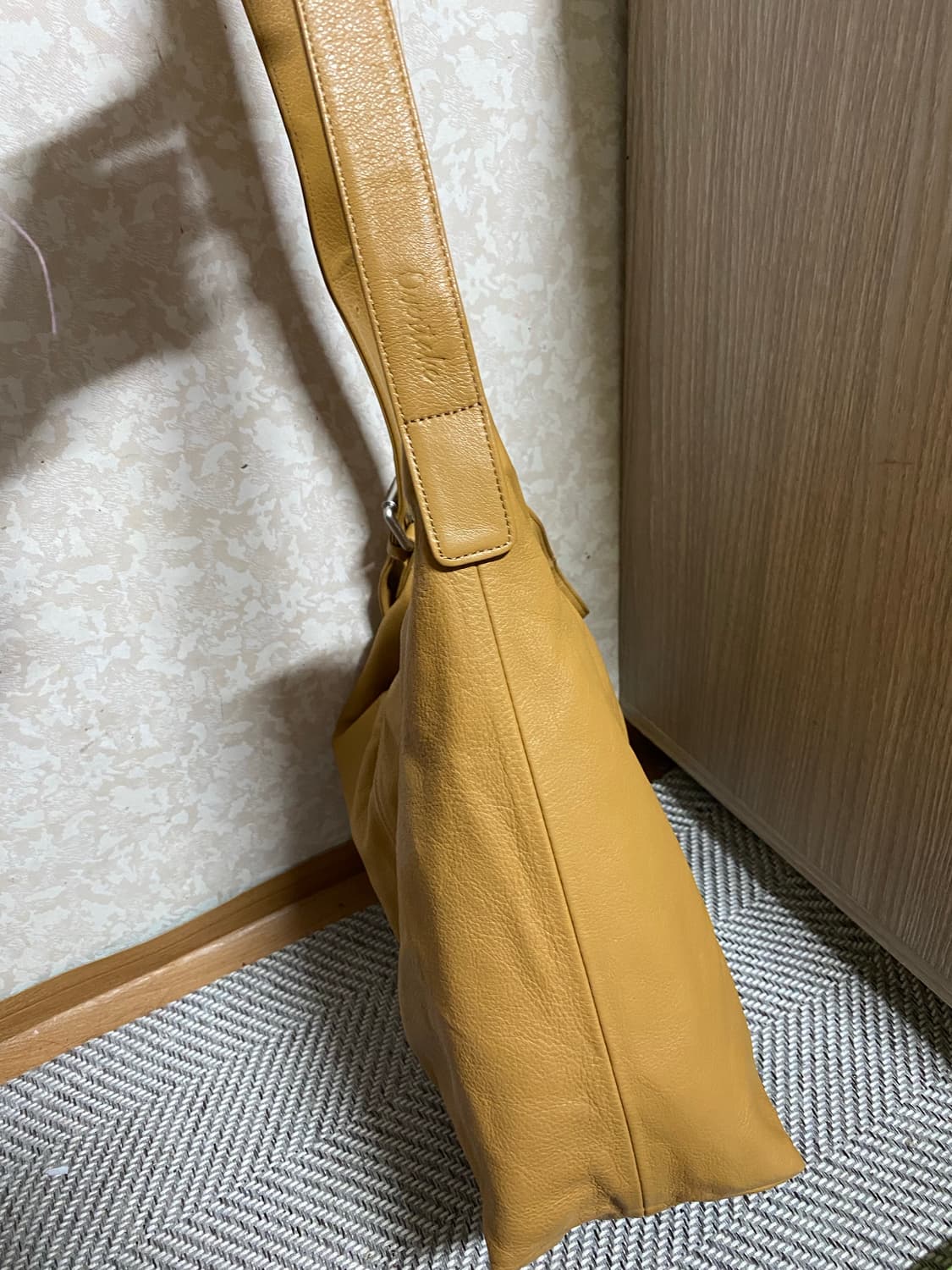 오버테이크 숄더백 가죽 상품이미지2