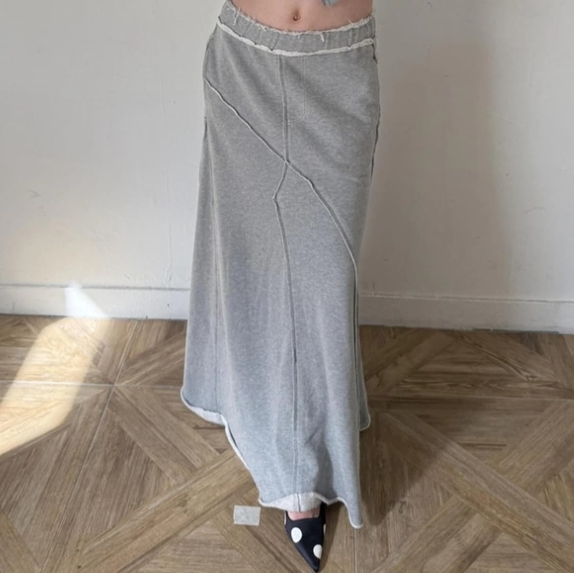 뉴뉴 텍스처서울 트레이닝 플레어 롱스커트 : 그레이 상품이미지3