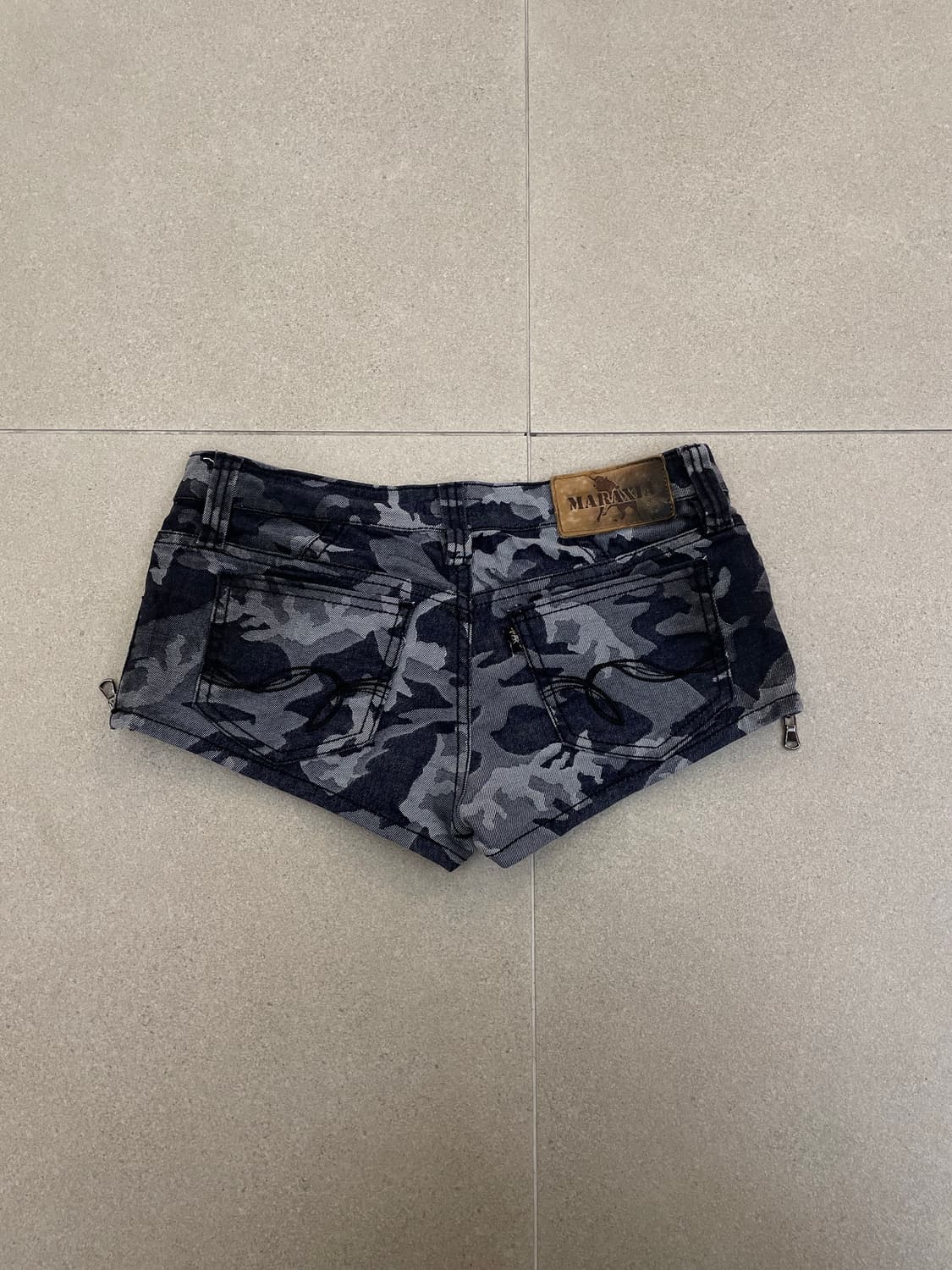 블랙 카모플라쥬 지퍼 숏팬츠 상품이미지2