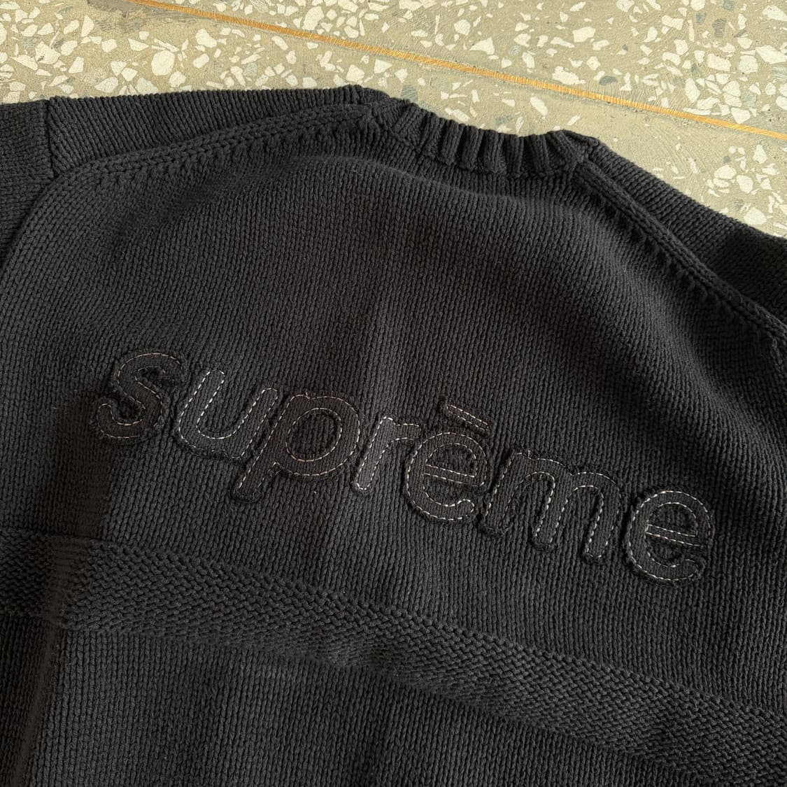 슈프림 토널 아플리케 스웨터 - 25ss 상품이미지6