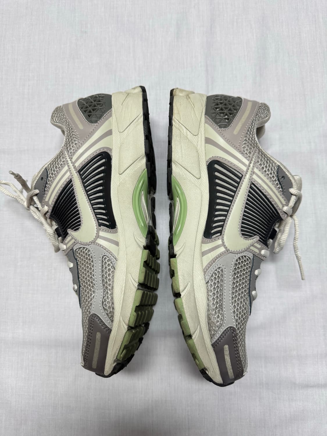 w 나이키 줌 보메로5 코블스톤 / 285사이즈 / 10회미만 착용 상품이미지3