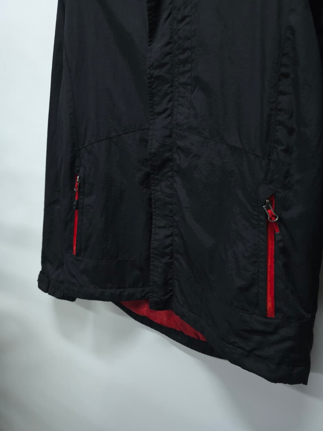 ​디키즈 여성 블랙/레드 배색 후드 바람막이 자켓 (S 사이즈) 상품이미지5