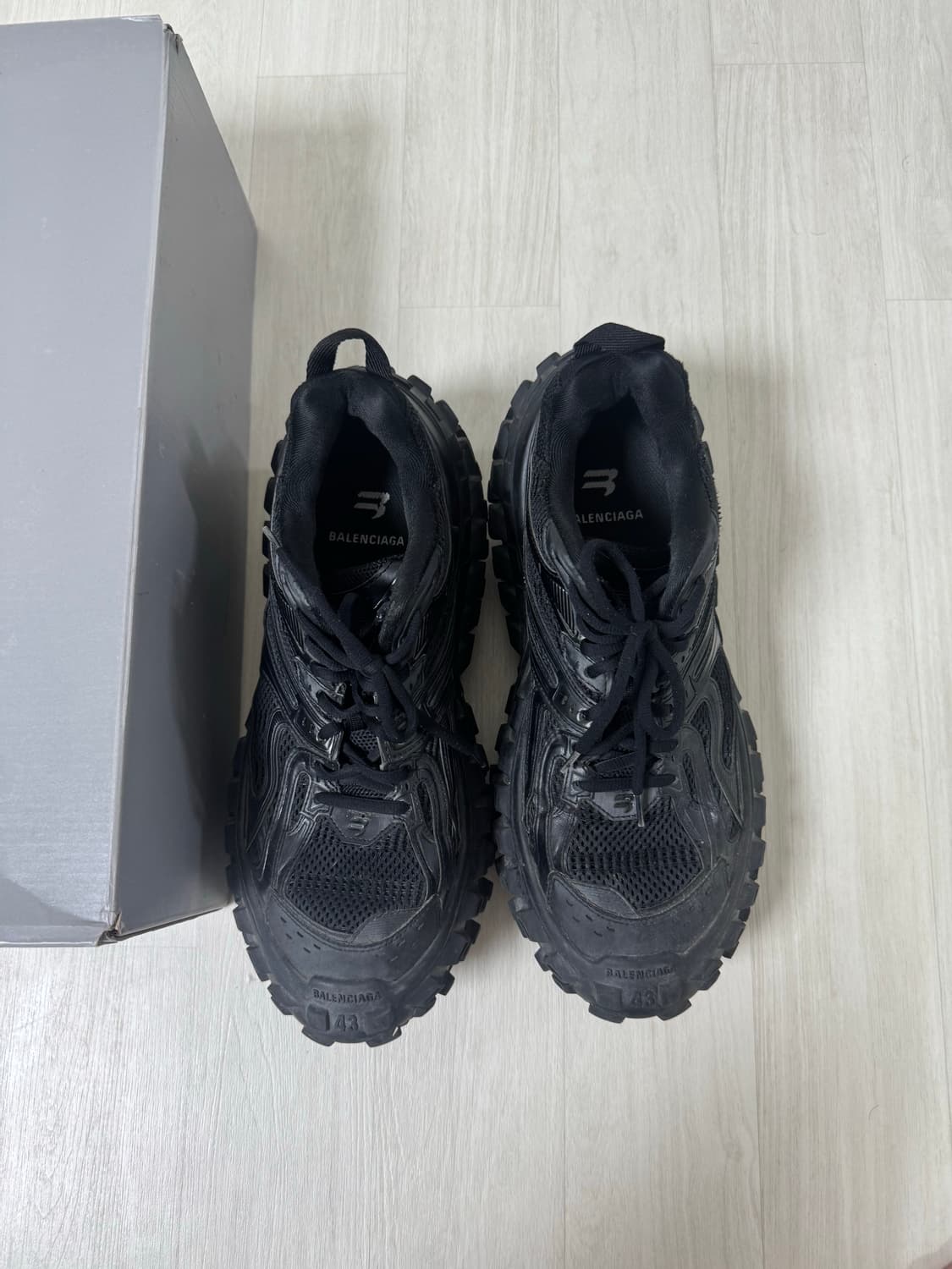 발렌시아가 디펜더 43 상품이미지2