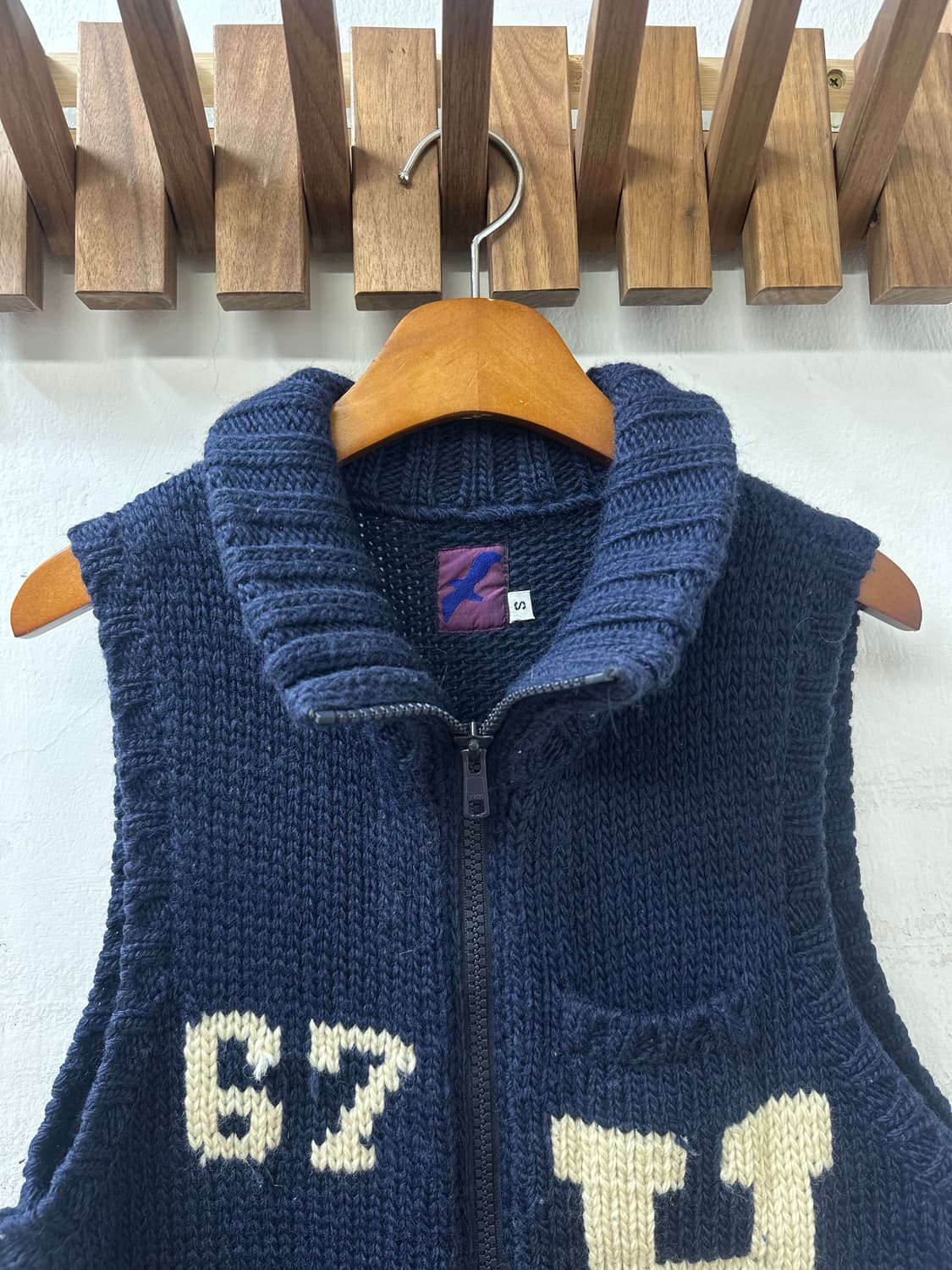 일본빈티지 울 100% 레터링 네이비 니트 집업 베스트  상품이미지2
