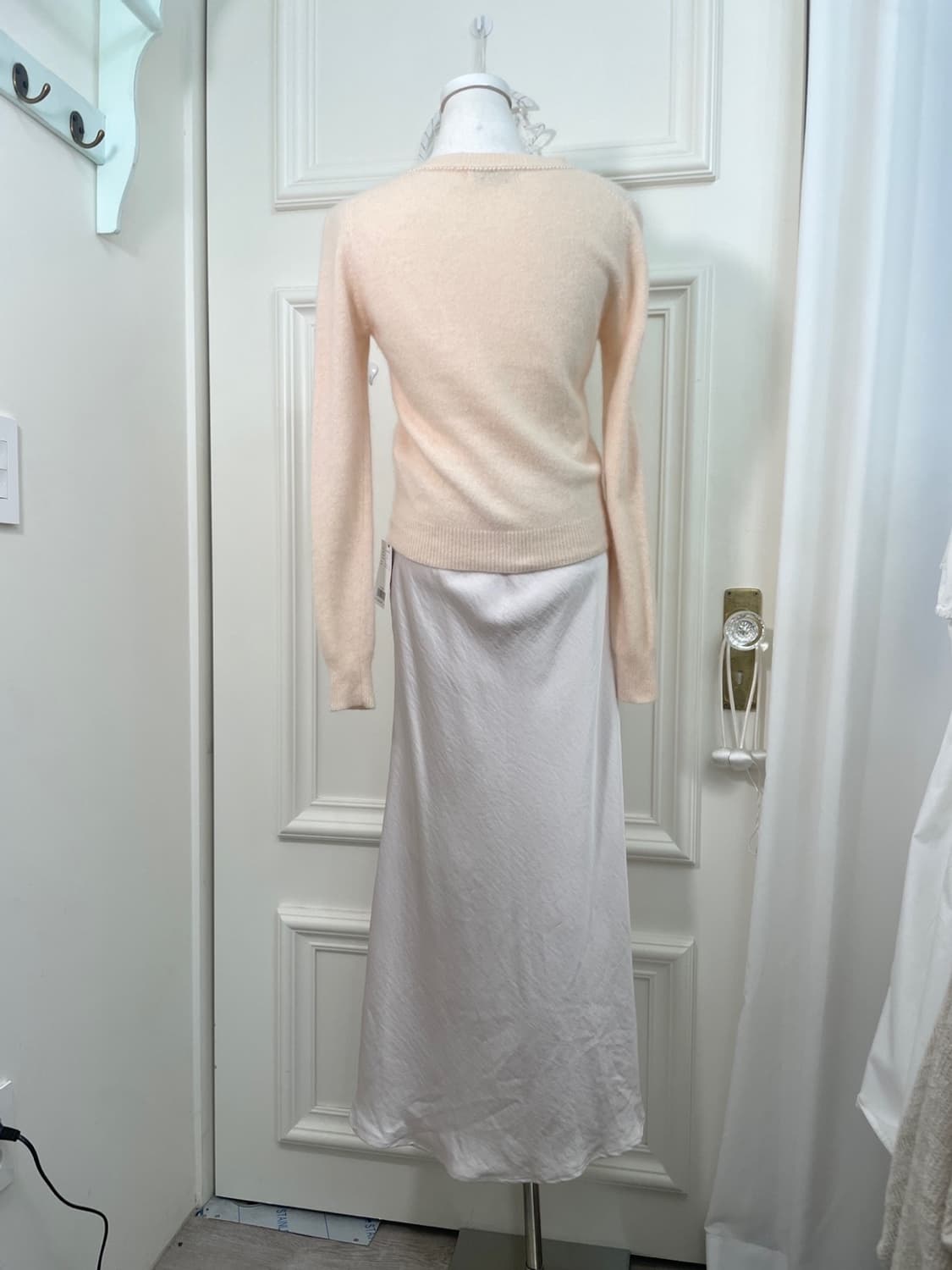 pink ivory satin basic long skirt 상품이미지8