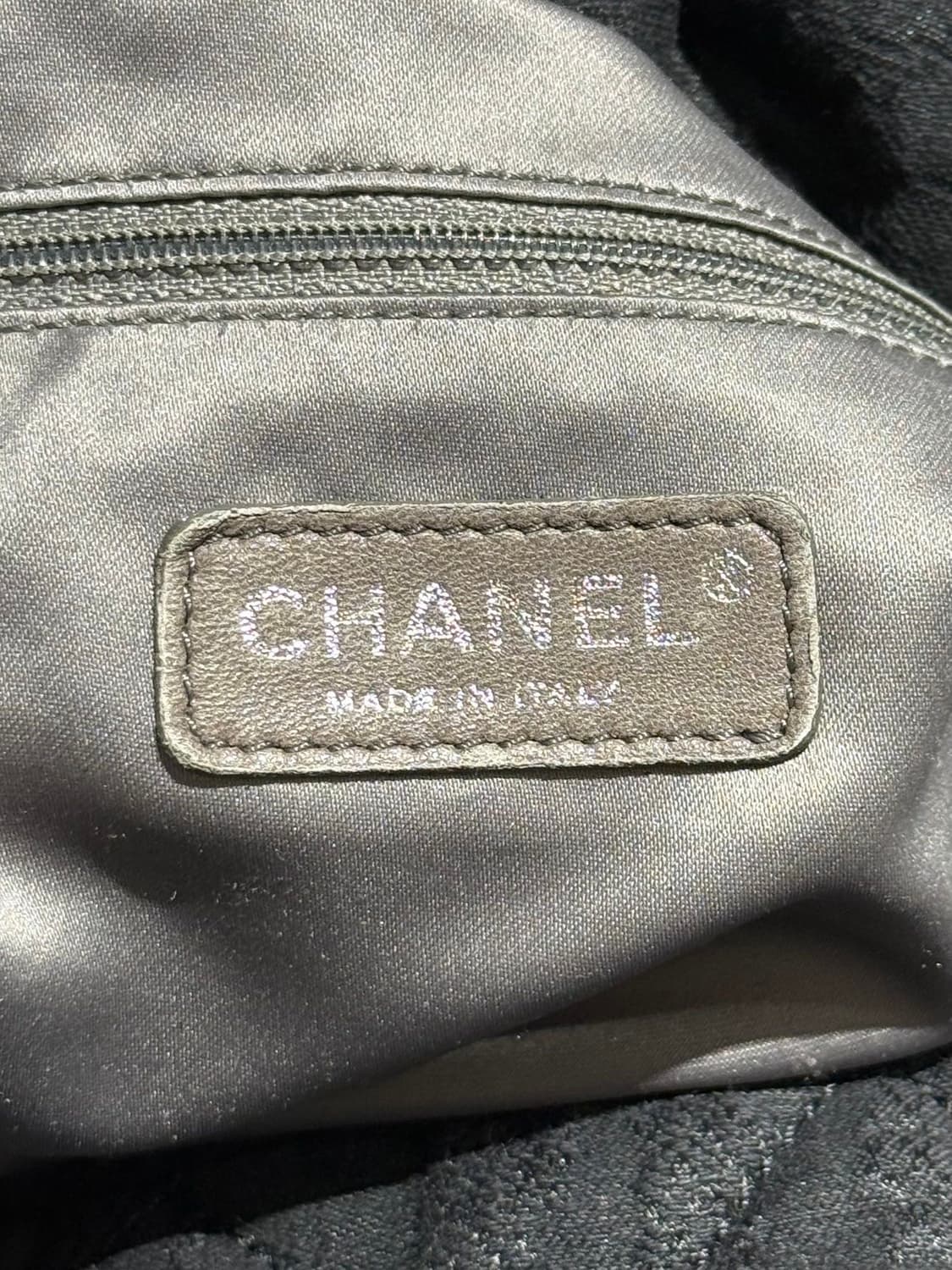 샤넬 블랙 퀼팅 패브릭 라지 호보 숄더백 상품이미지9