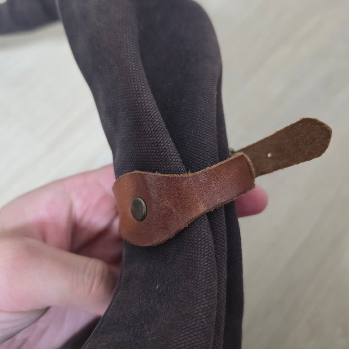 캐피탈 스너프킨백 블랙(브라운) 상품이미지7