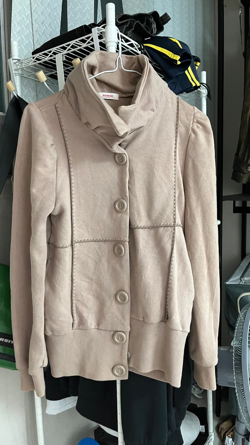 보세 빅버튼 하이넥 절개집업 상품이미지1