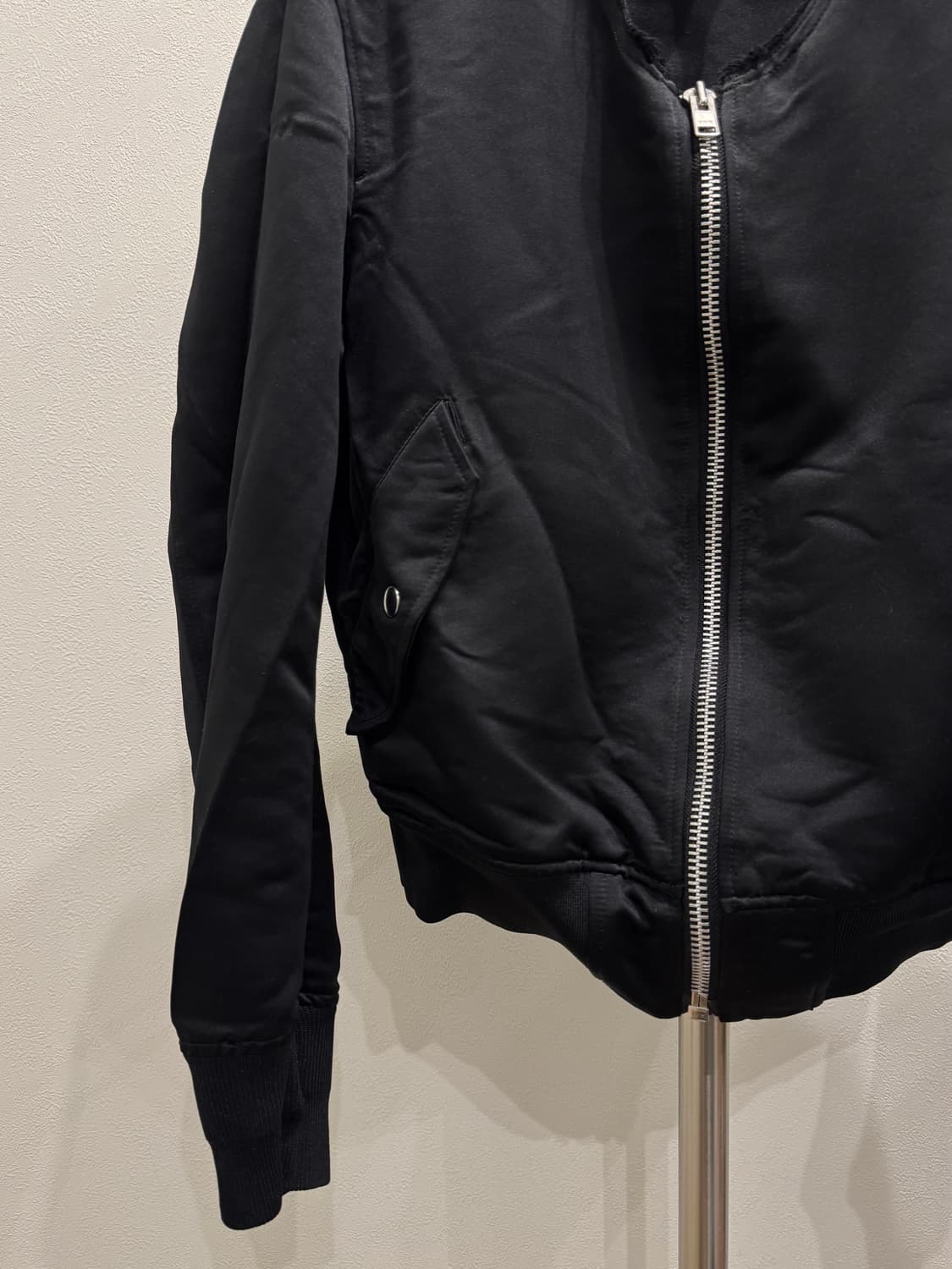 꼼데가르송 블랙 24ss 컷오프 봄버 자켓 상품이미지3