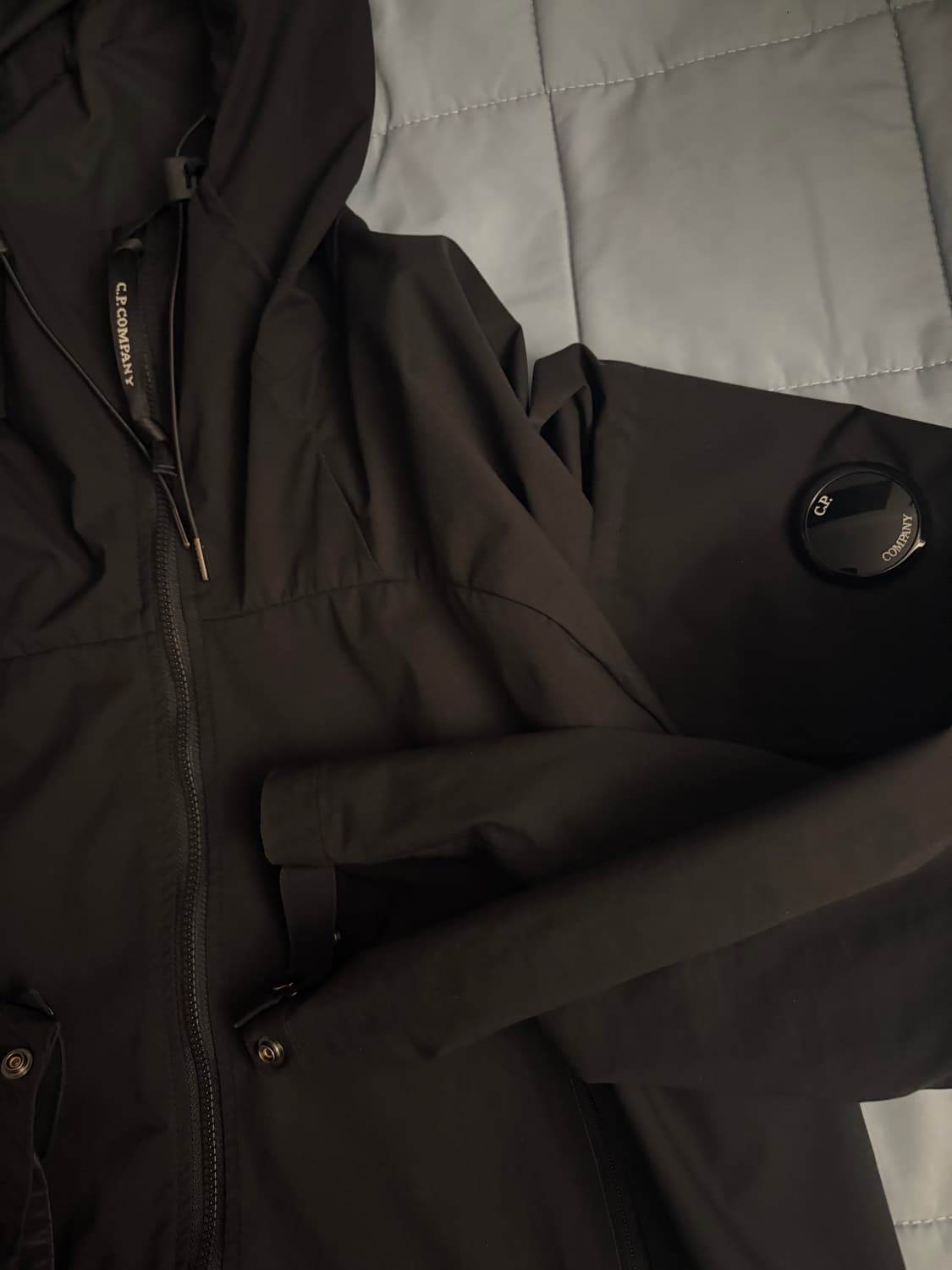 C.P. 컴퍼니 프로텍 후드 패디드 자켓 블랙 - 25FW 상품이미지3