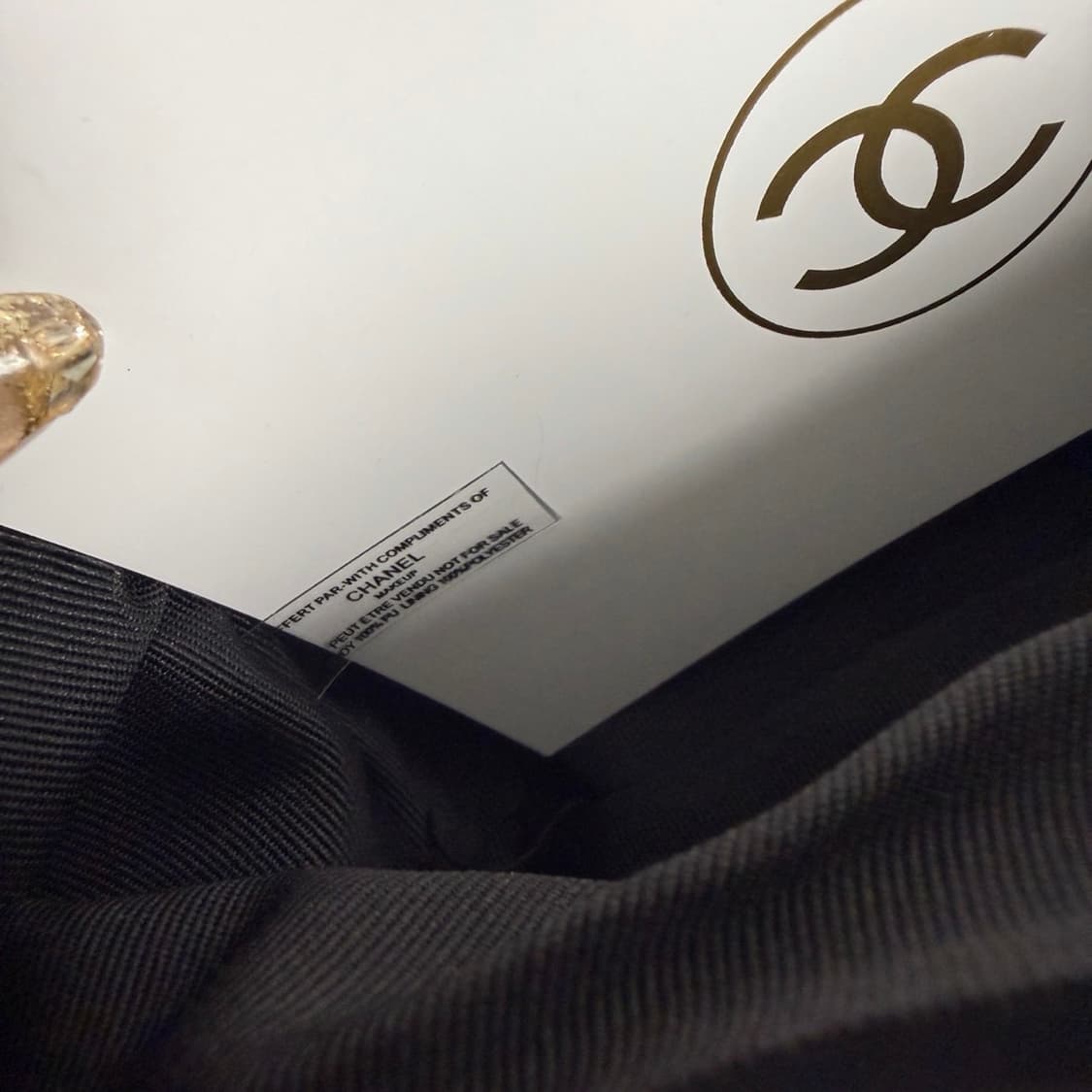 샤넬VIC 리미티드 러프 트위드 플립 커버백 블랙
Chanel Rough 상품이미지7