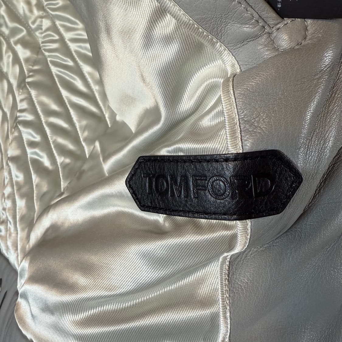 톰포드 양가죽 그레이 패딩 라이더 자켓 판매 합니다. 상품이미지10