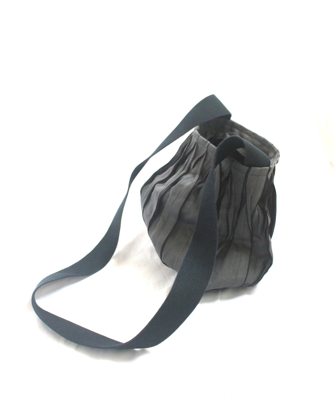 Pleated layered Ash grey Crossbody Bag 상품이미지3