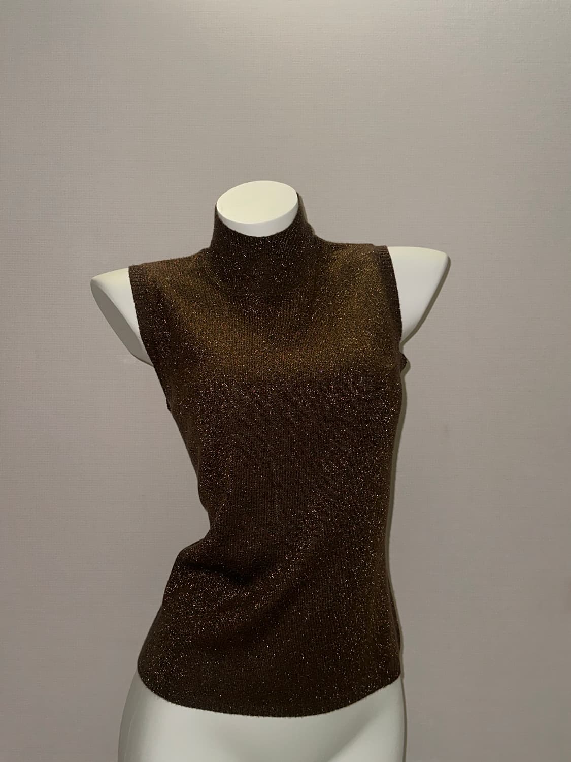 브라운 빈티지 반폴라 니트 슬리브리스 상품이미지3