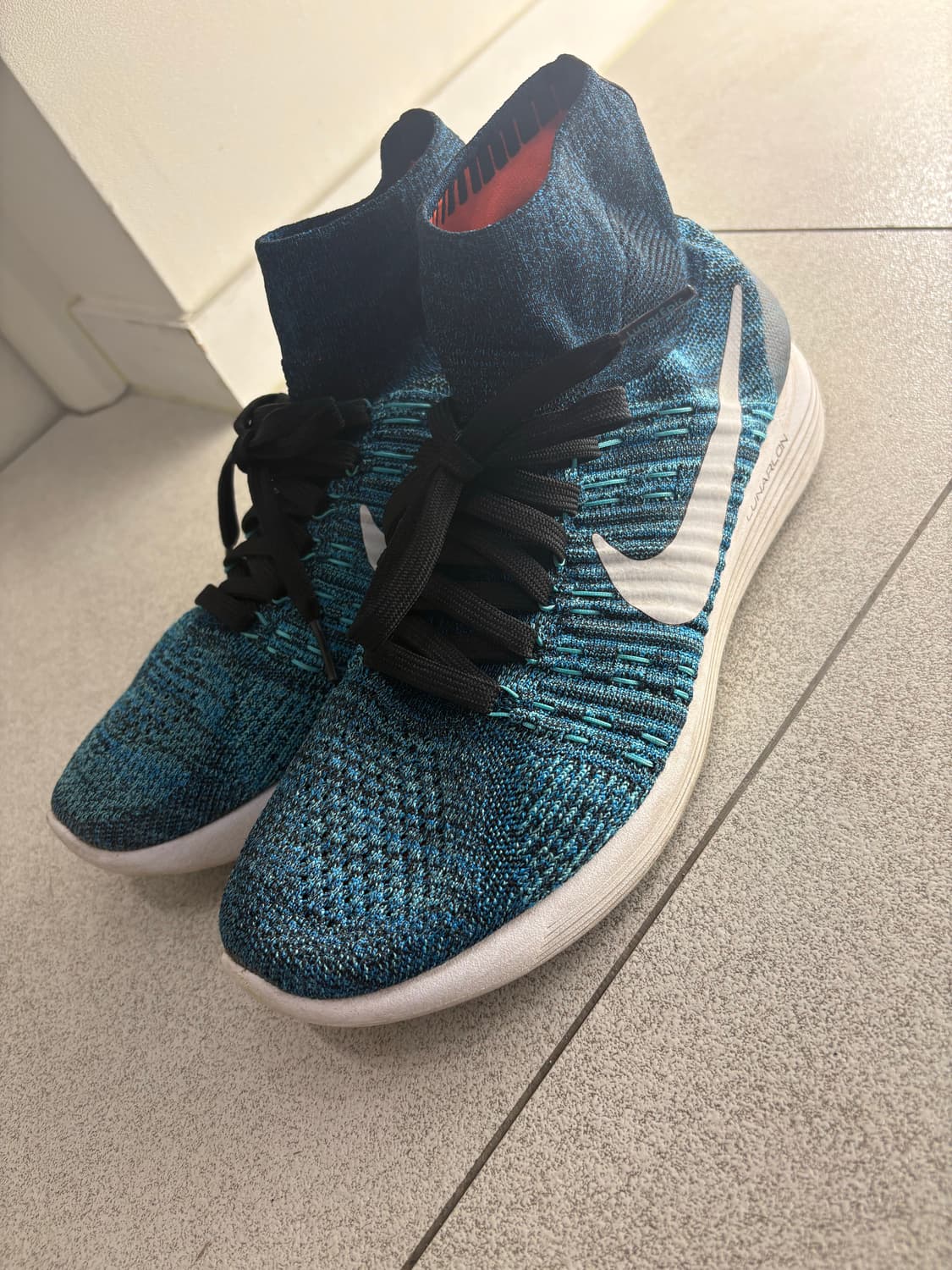 나이키 플라이니트 운동화 상품이미지1