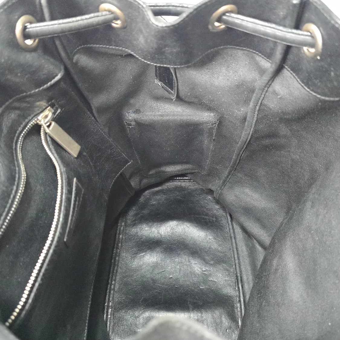 생로랑 드로우스트링 크로스 숄더 버킷백  상품이미지8