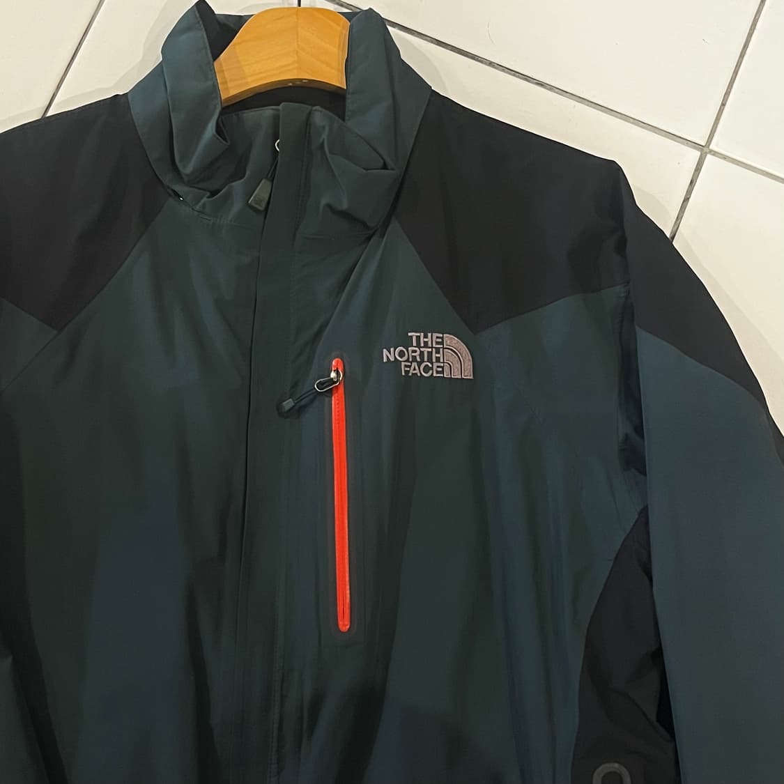 노스페이스 고어텍스 다크그린 배색 바람막이  상품이미지2