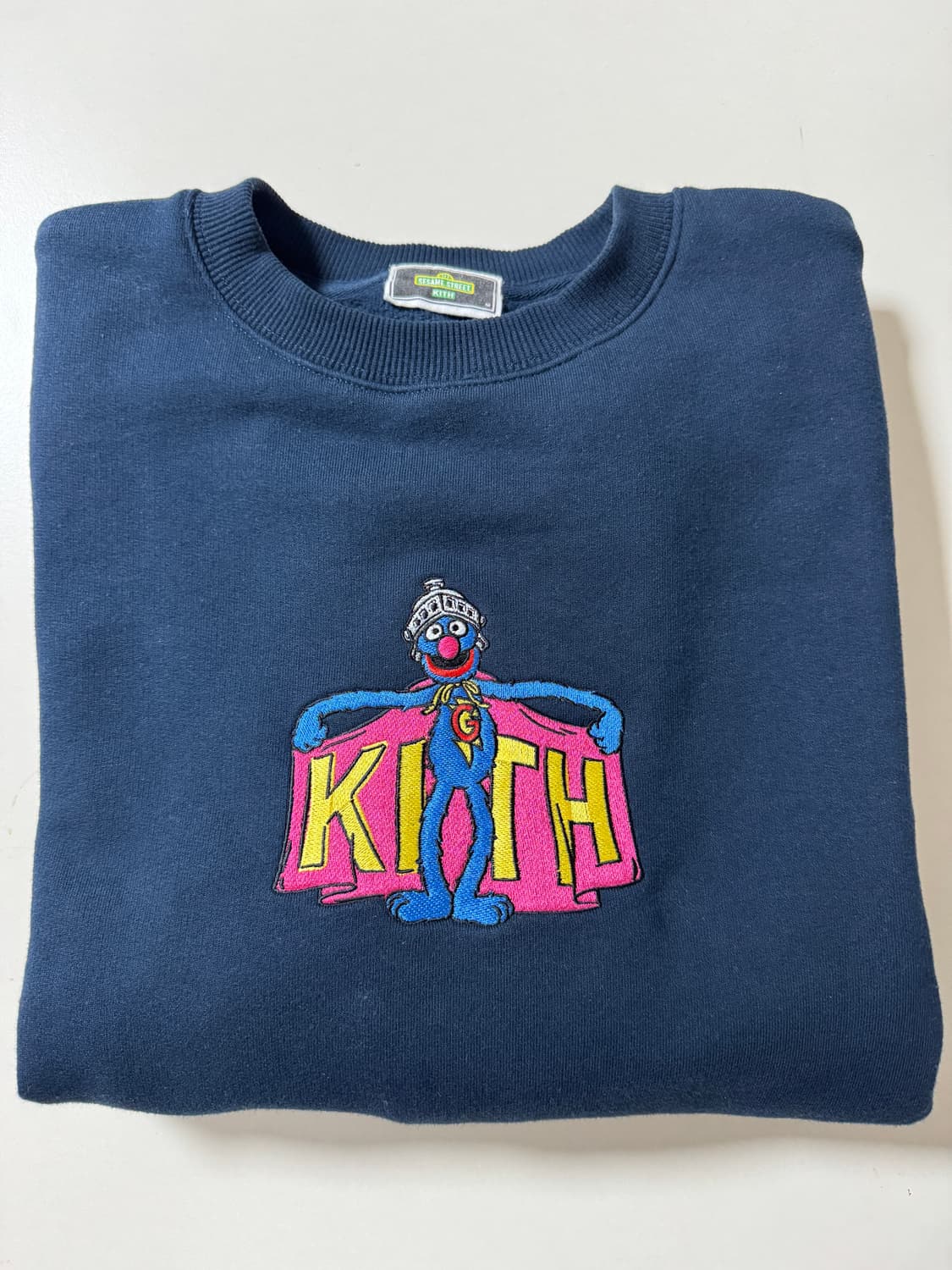 Kith x sesame street 맨투맨 판매합니다. 상품이미지1